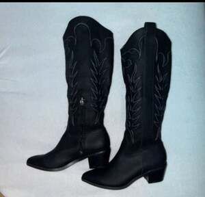 MIIM Little Black Cowgirl Boots Size 6